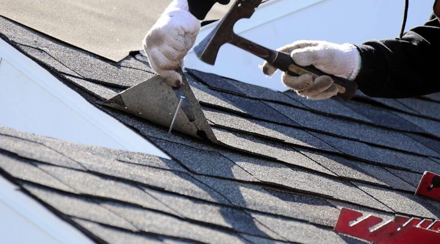 Professional gutter cleaning in Edison, CA